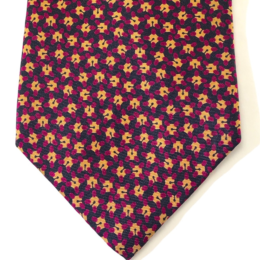 CHRISTIAN DIOR all silk designer luxury tie made in the USA.